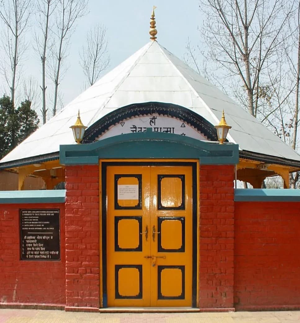 Ishwar Ashram Srinagar grounds